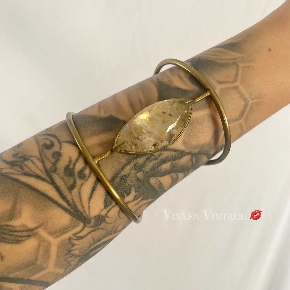 BETH ORDUNA 'WHITE ALBITE' CRYSTAL BEZEL ARM CUFF BRACELET IN BRASS